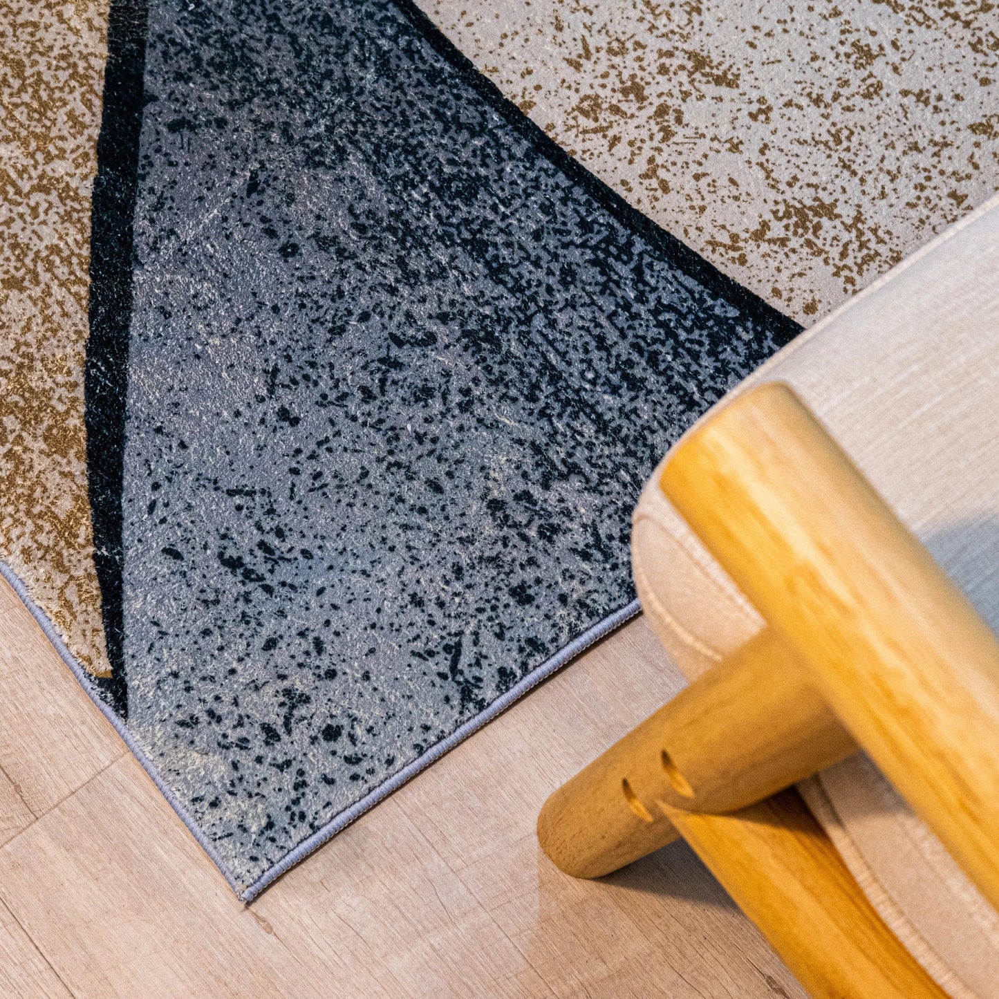 M-2562 Modern Carpet - The Carpetier™