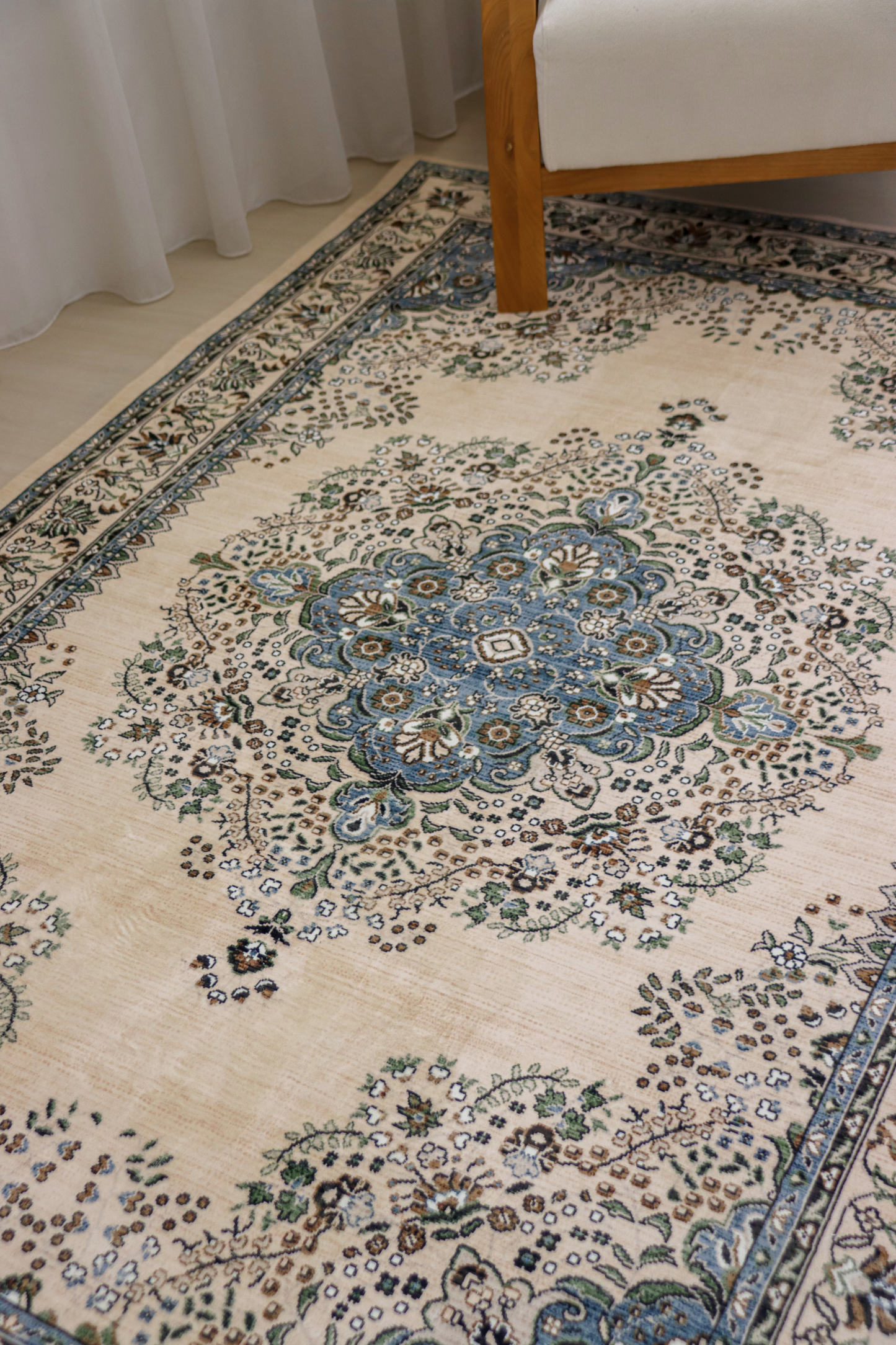 Blueveil Medallion Carpet | Polyfibre Cashmere