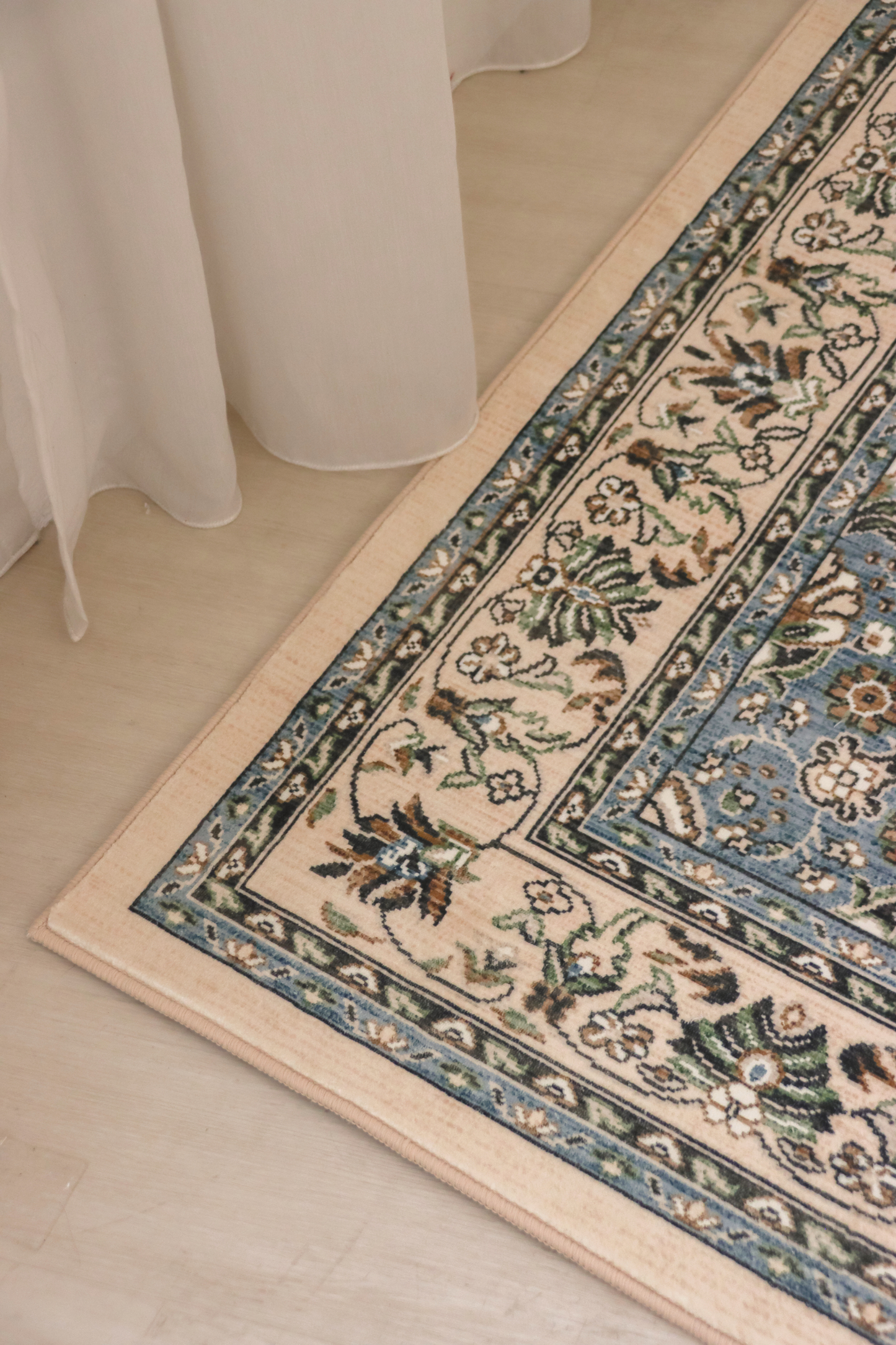 Blueveil Medallion Carpet | Polyfibre Cashmere