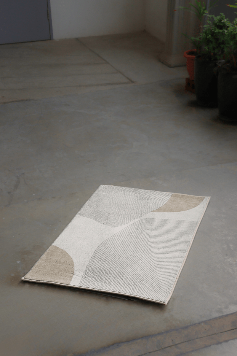 Neutral Waves Floor Mat | Polyfibre Cashmere - The Carpetier™